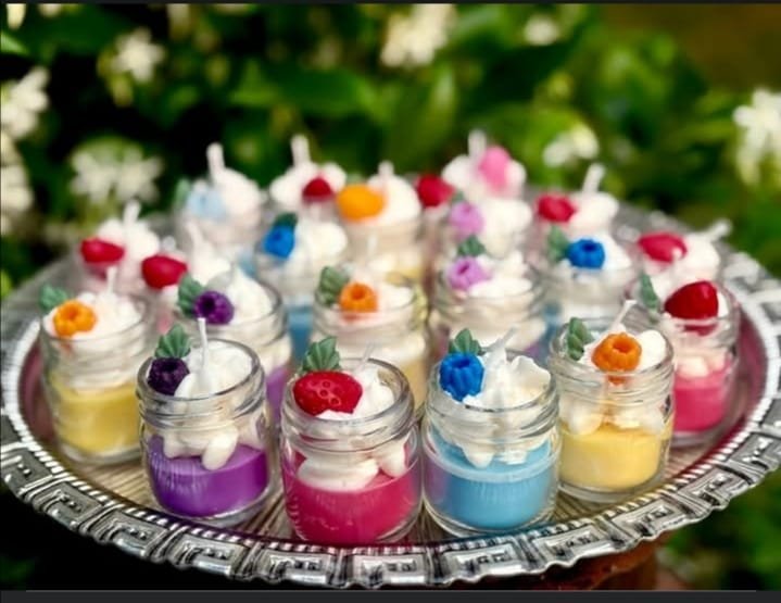 Velas artesanales de soja en tarro con frutas decorativas